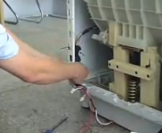 三洋洗衣机XQG80-518HD滚筒拆装演示视频