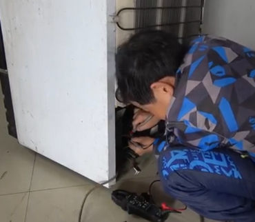 上门维修冷藏柜压缩机视频